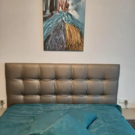 апартамент Deluxe4 Apartment *