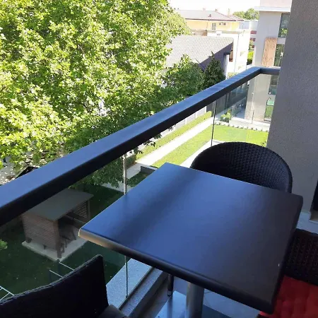 апартамент Deluxe4 Apartment *
